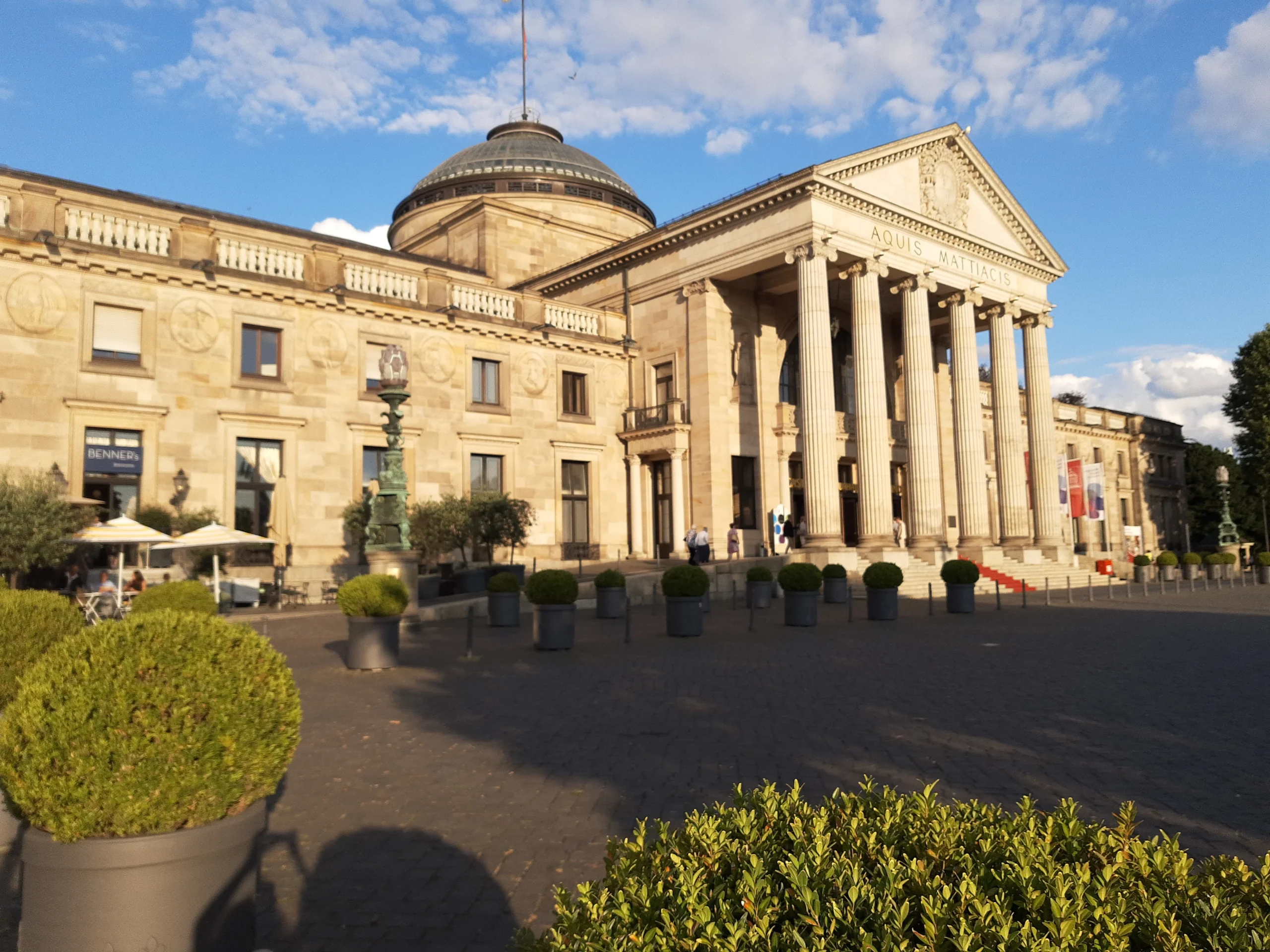 Kurhaus Wiesbaden mit historischer Fassade